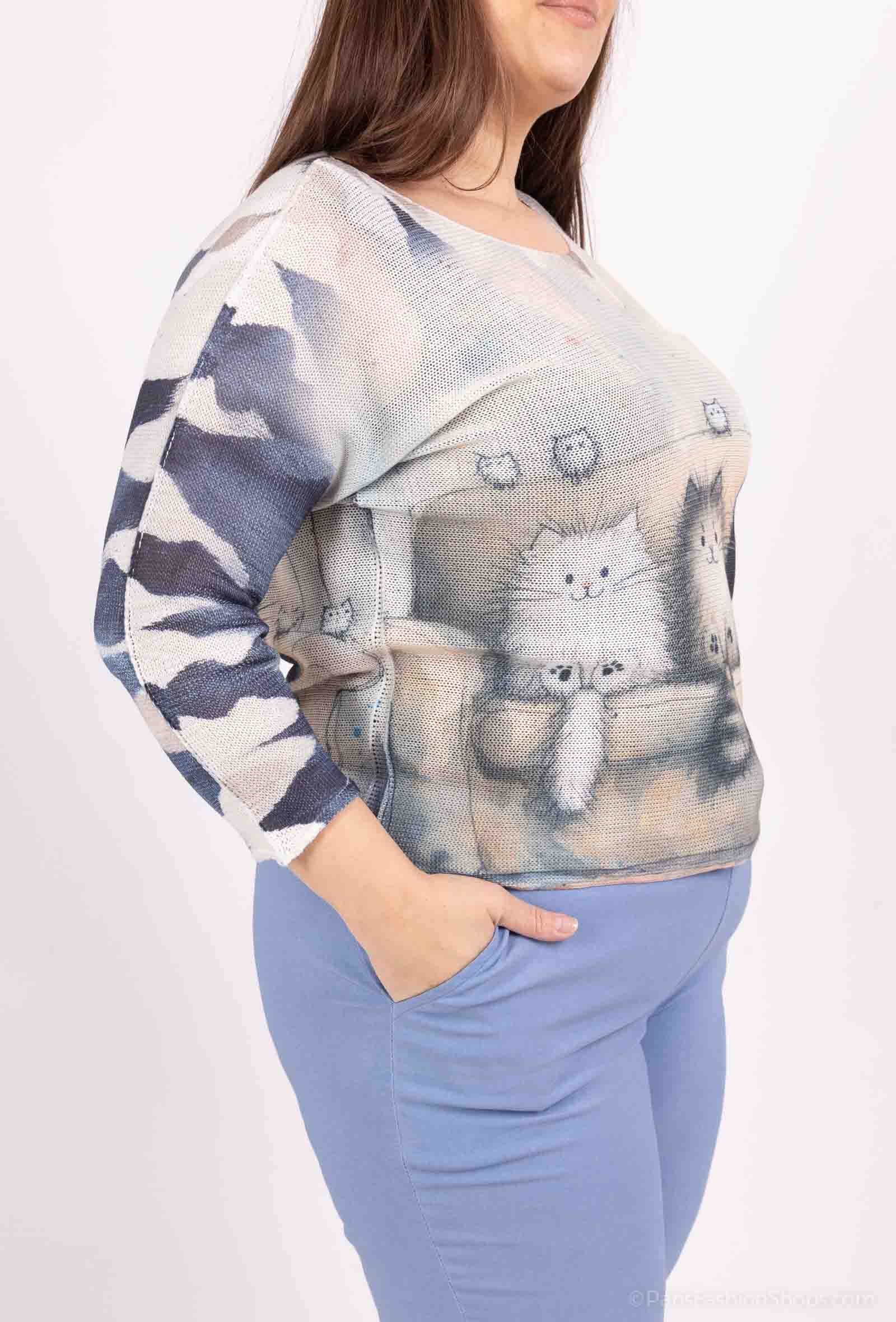 Stickad tunika med färgglada tryck i plus size