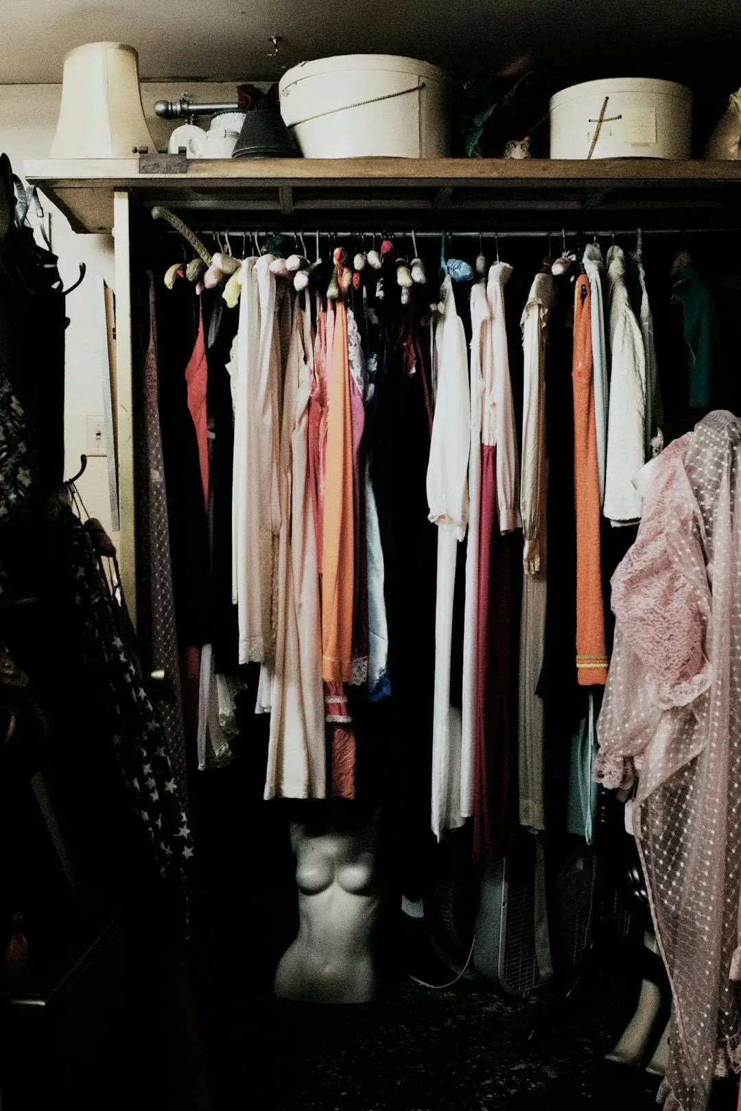 Upptäck Skatter: Att Hitta Kläder på Second Hand-butiker