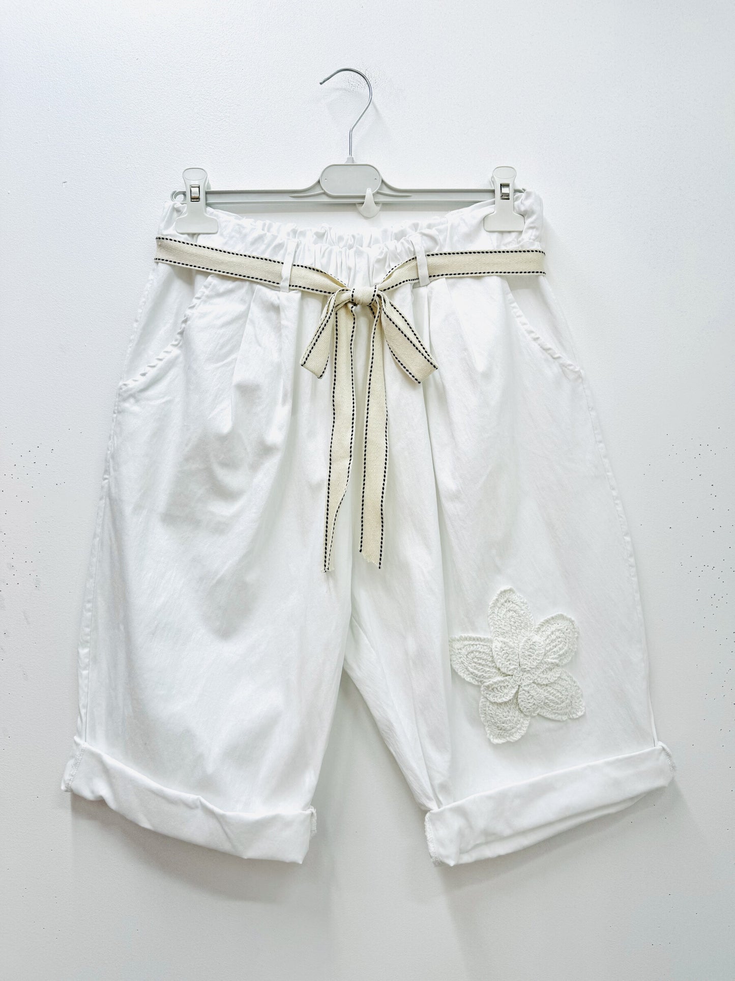 Plus Size Stretchy cotton bermuda pants with a big embroidered flower