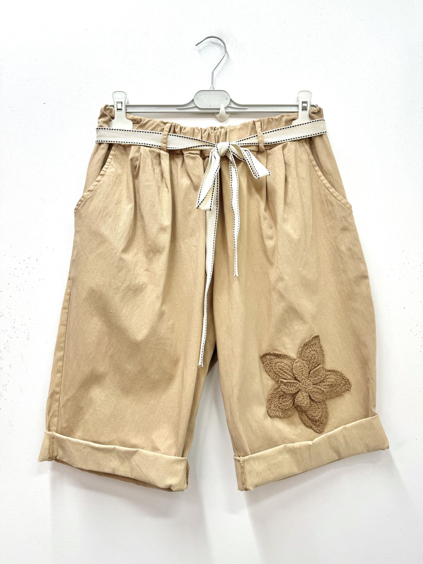 Plus Size Stretchy cotton bermuda pants with a big embroidered flower