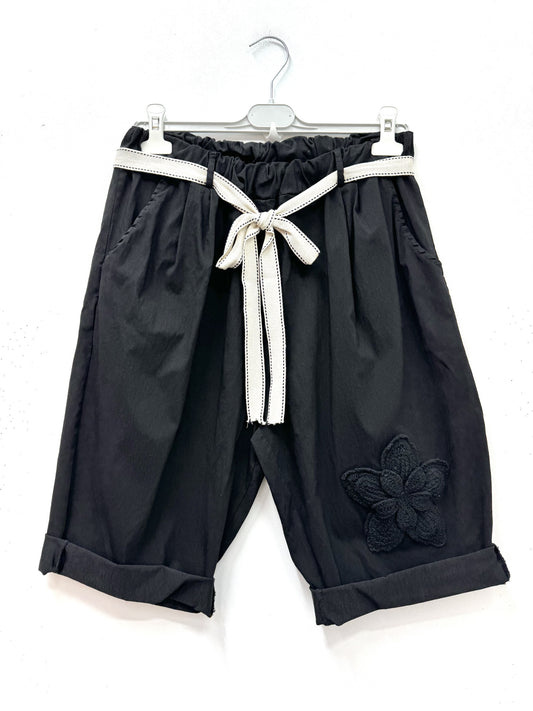 Plus Size Stretchy cotton bermuda pants with a big embroidered flower
