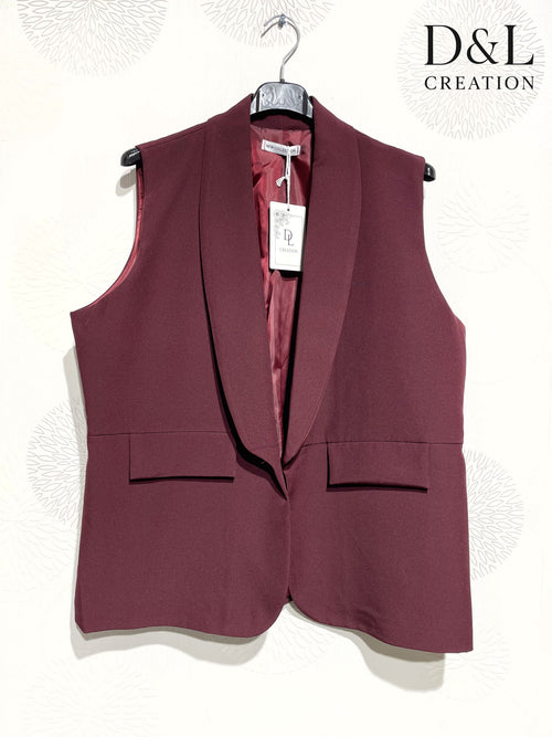Plus Size Sleeveless blazer with fake pockets size 38 to 48