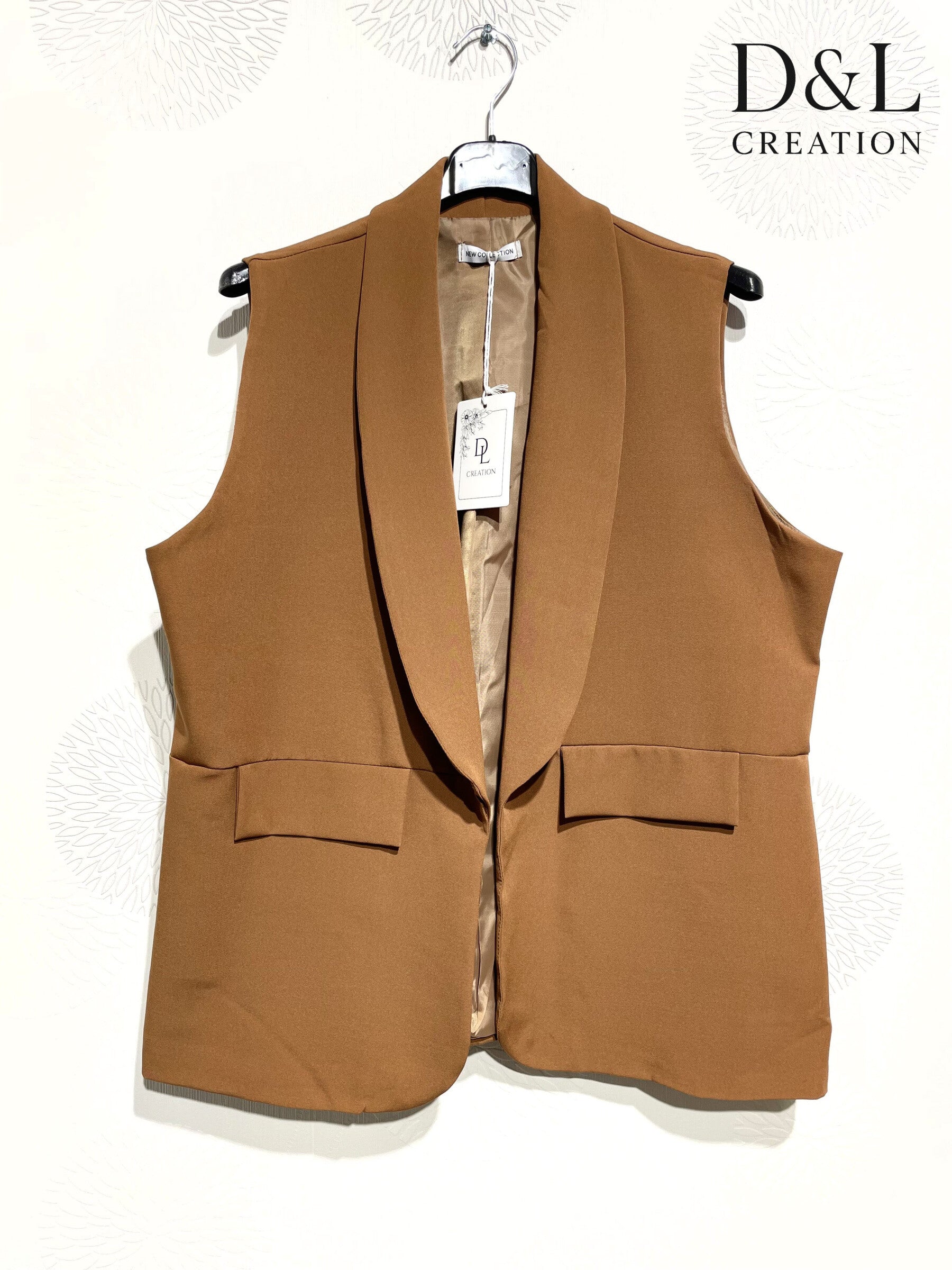 Plus Size Sleeveless blazer with fake pockets size 38 to 48