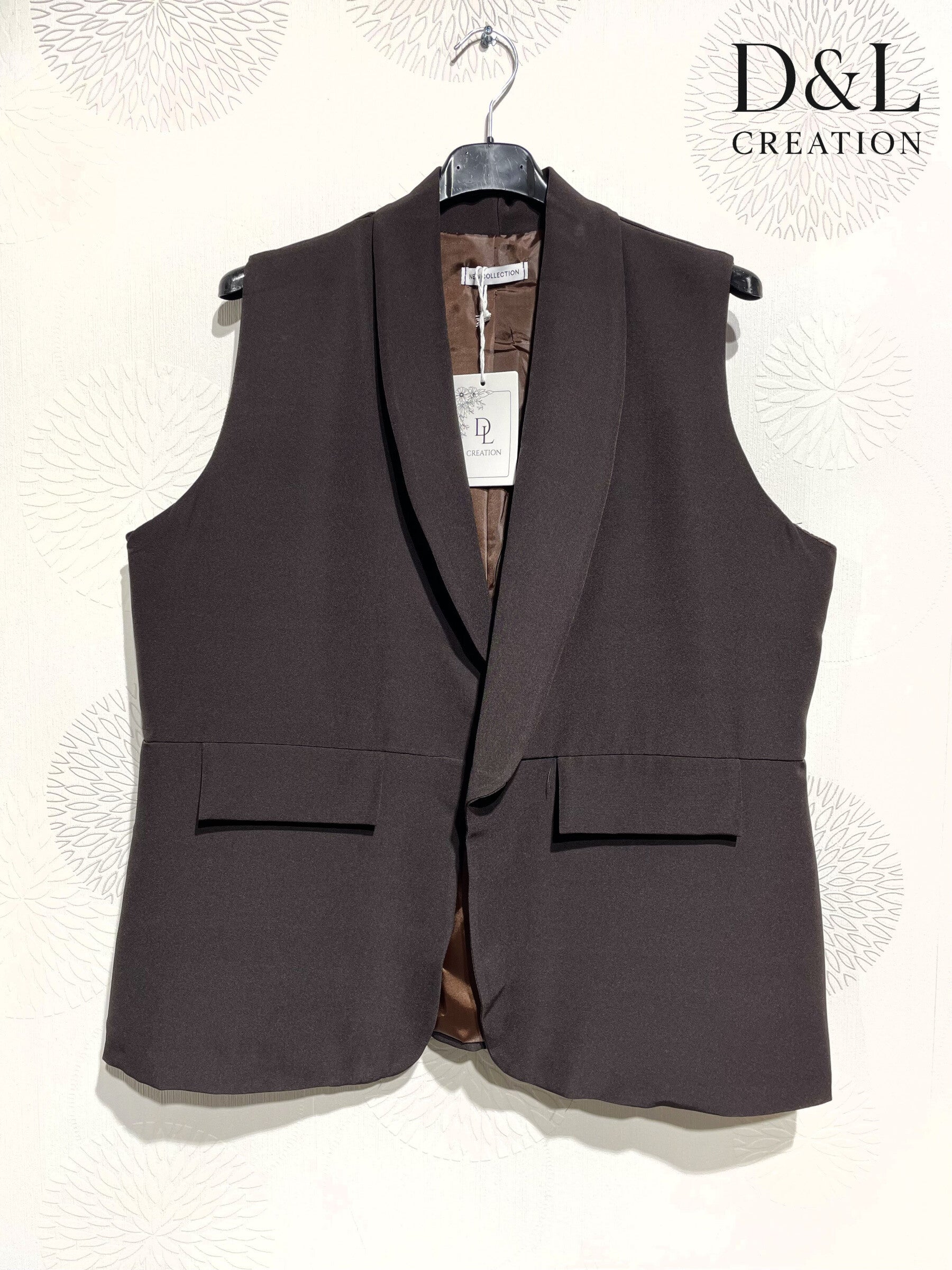 Plus Size Sleeveless blazer with fake pockets size 38 to 48