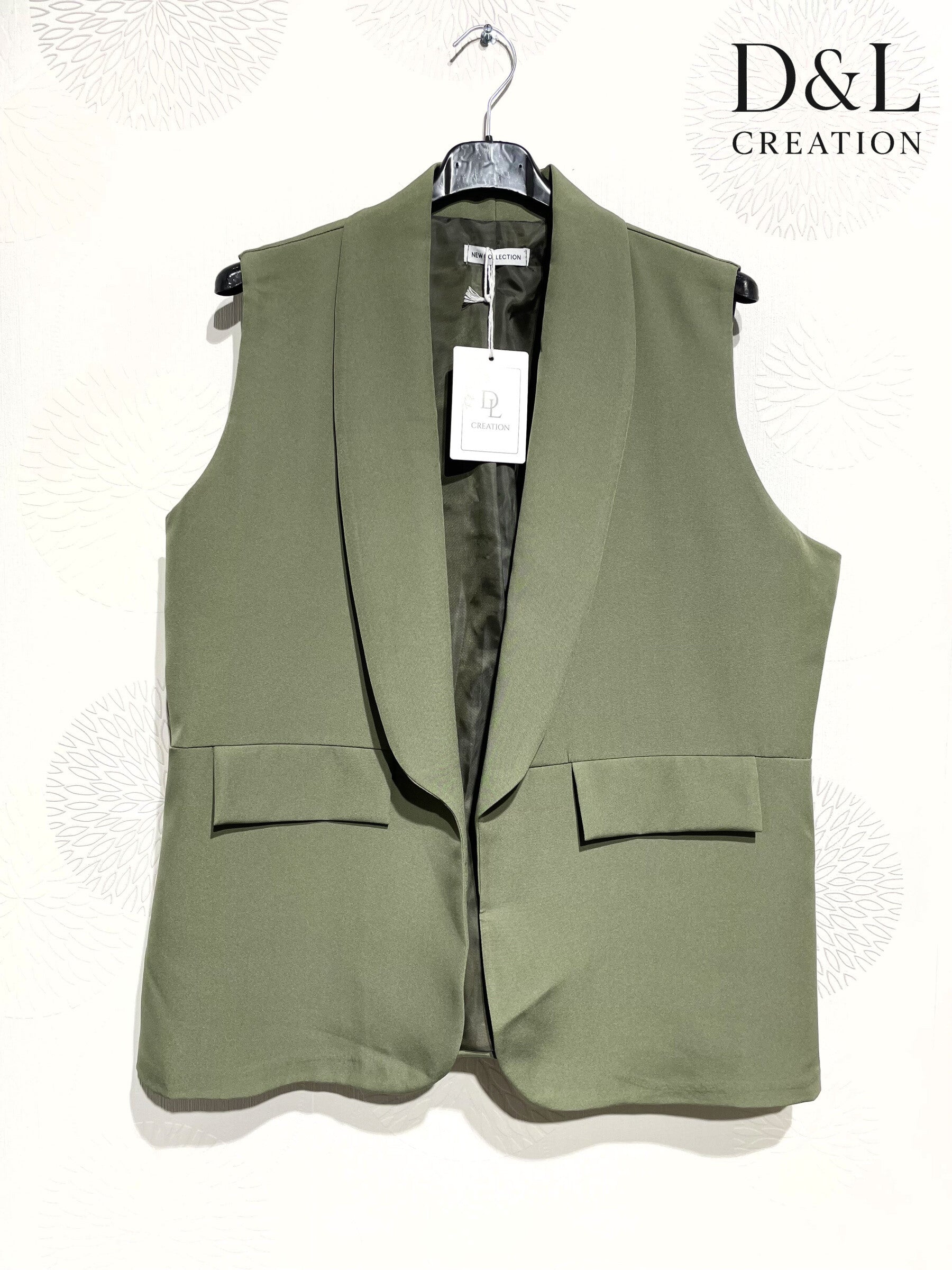 Plus Size Sleeveless blazer with fake pockets size 38 to 48