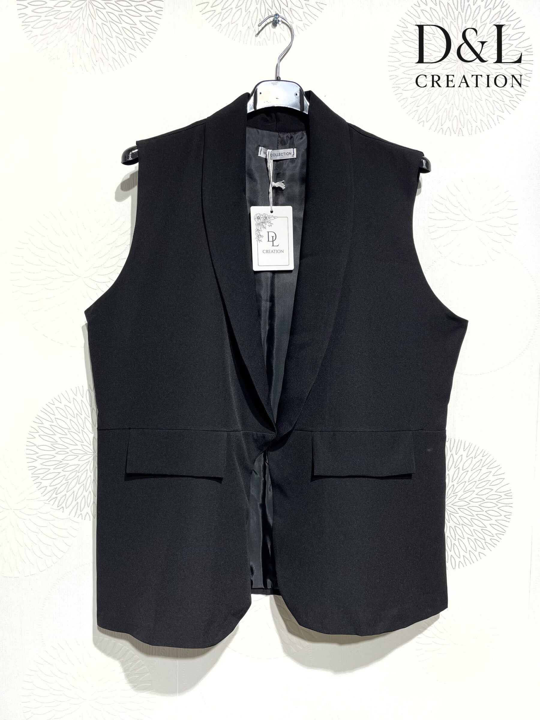 Plus Size Sleeveless blazer with fake pockets size 38 to 48