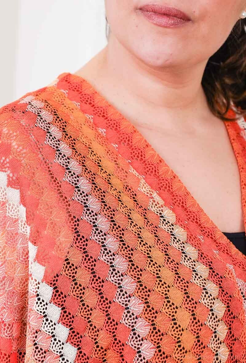 Broderad stickad blus med batwingärmar i stor storlek