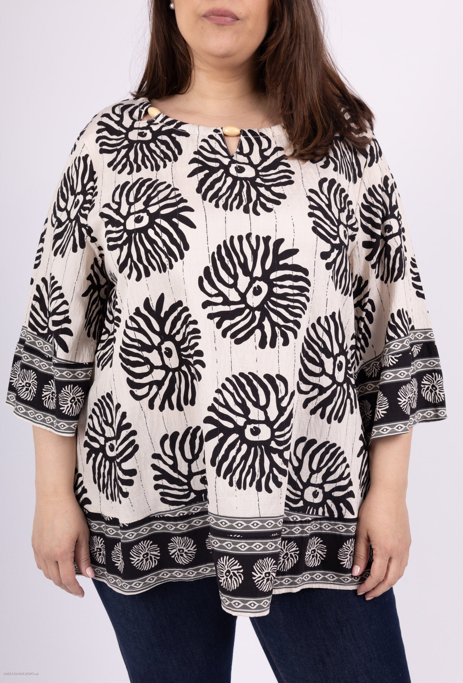 Plus Size Öppen Krage med 3/4 Flared Ärmar