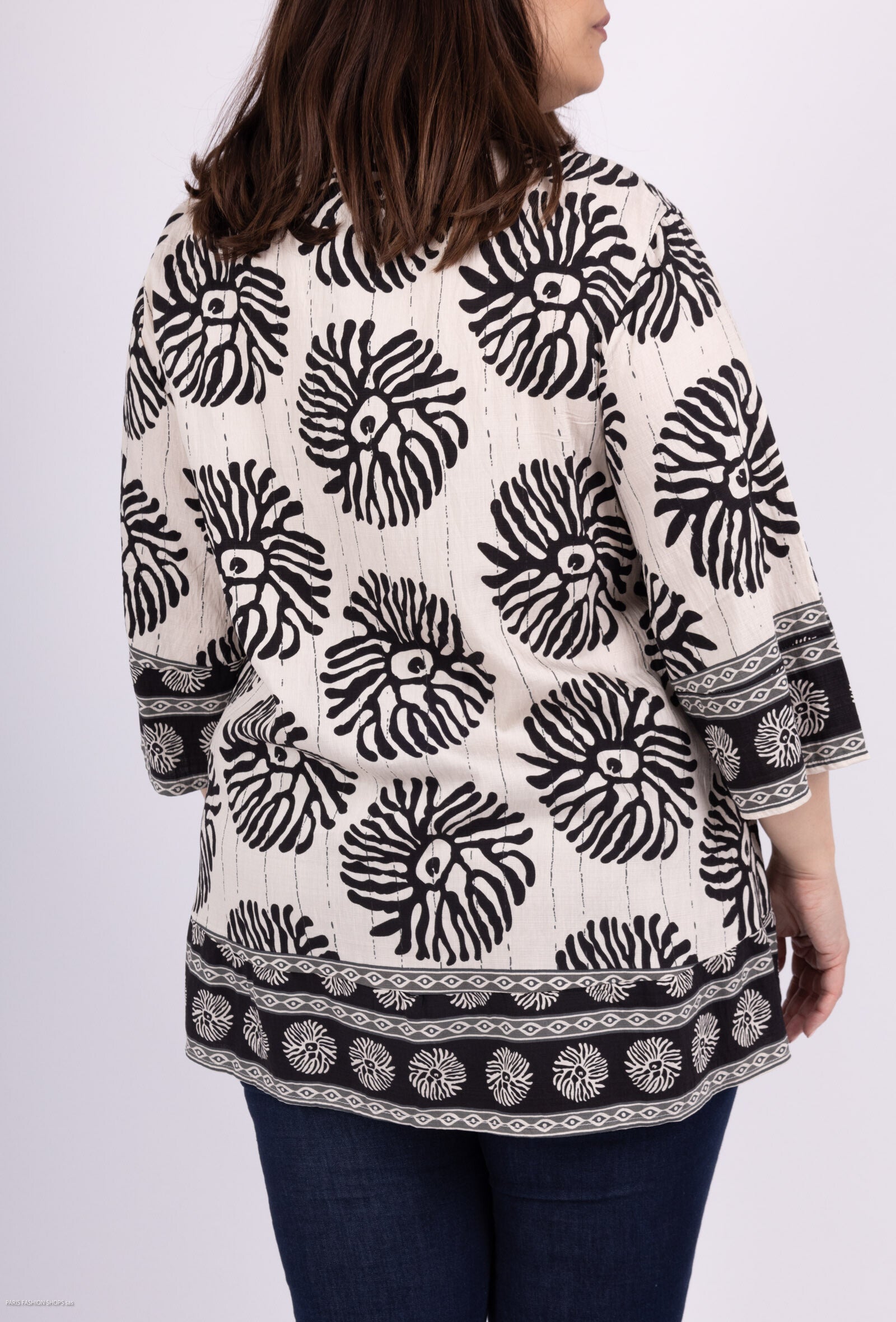 Plus Size Öppen Krage med 3/4 Flared Ärmar