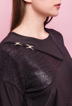 Plus Size Blus med Glansiga Detaljer