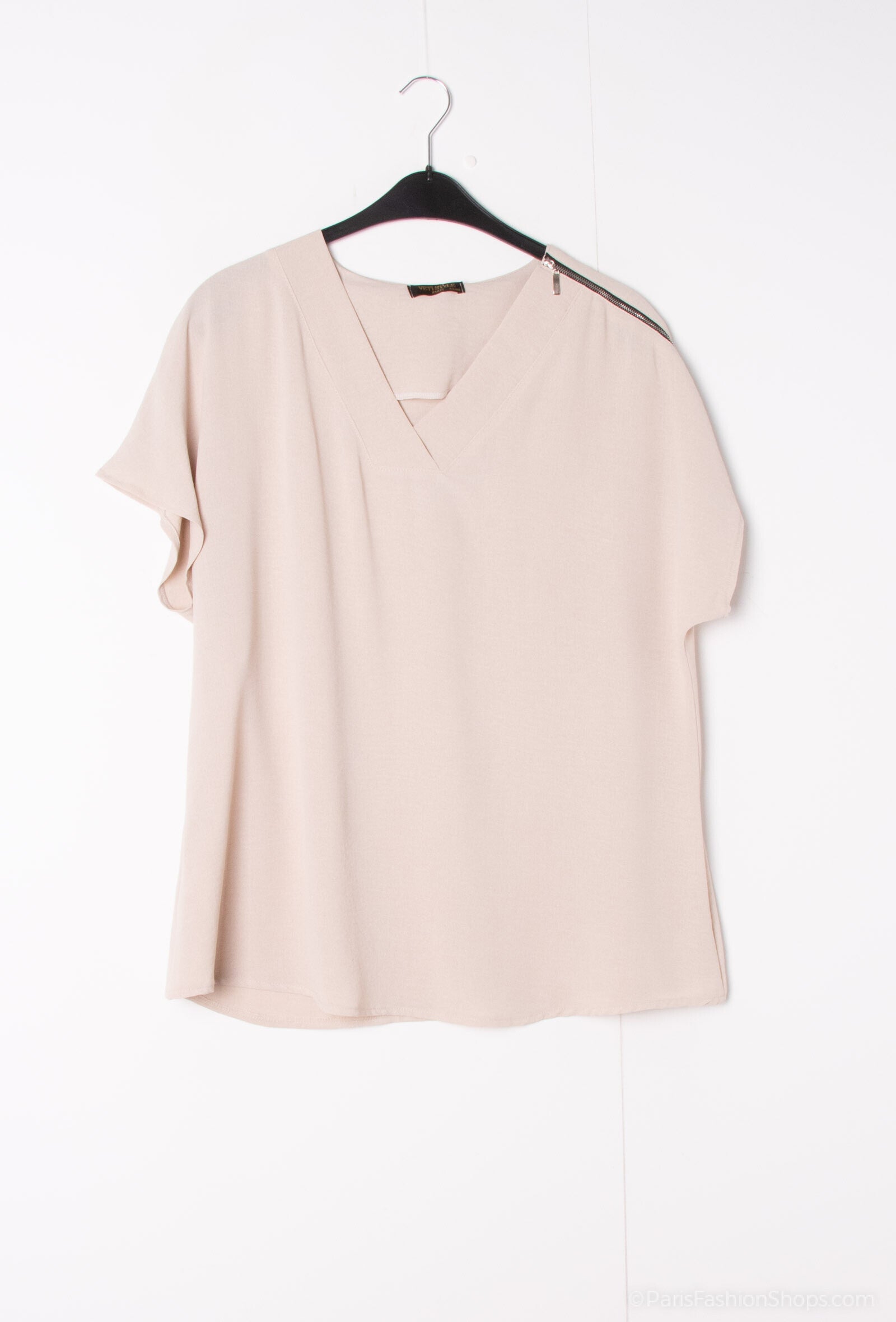 Plus Size Blouse there is zips on shoulder