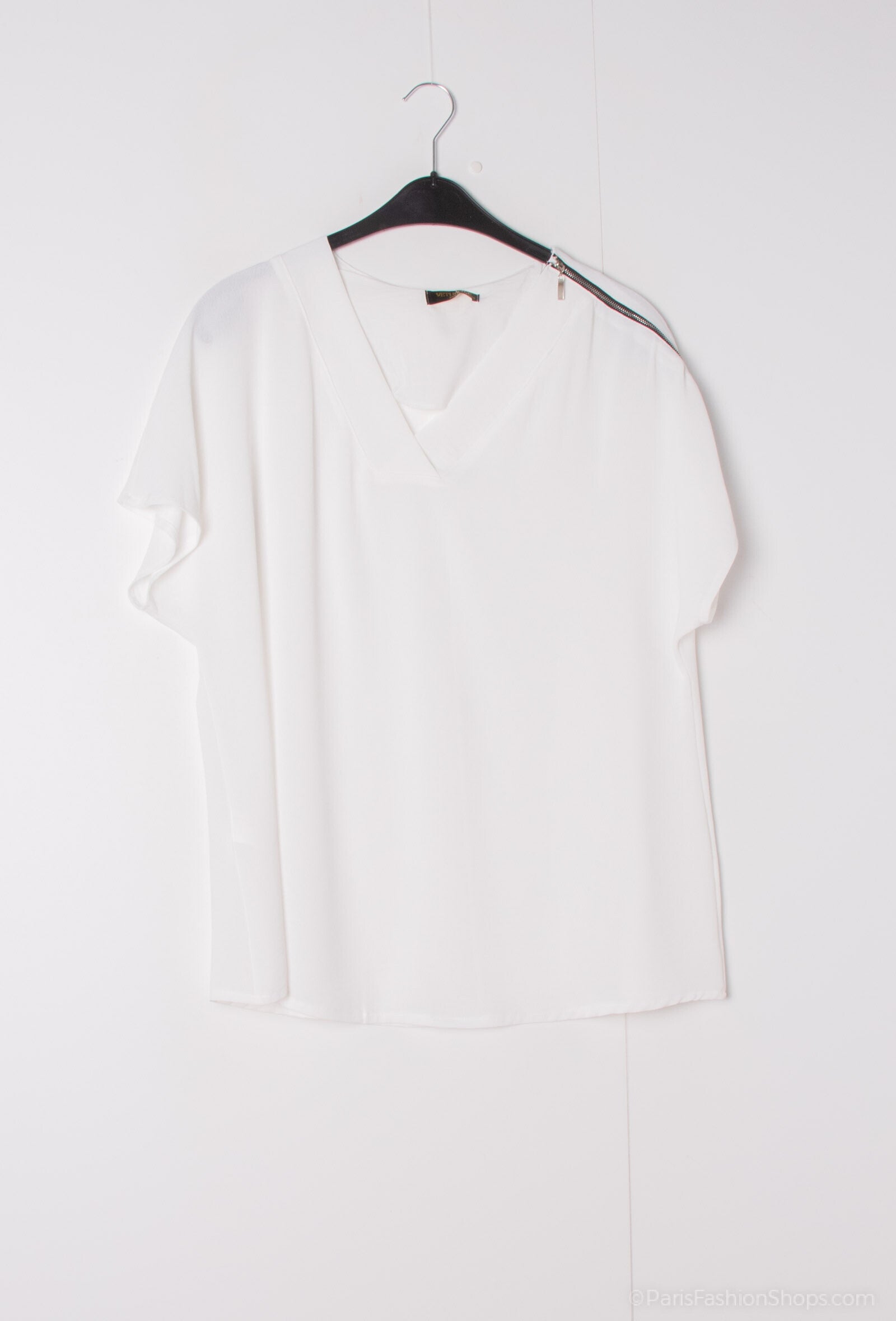 Plus Size Blouse there is zips on shoulder