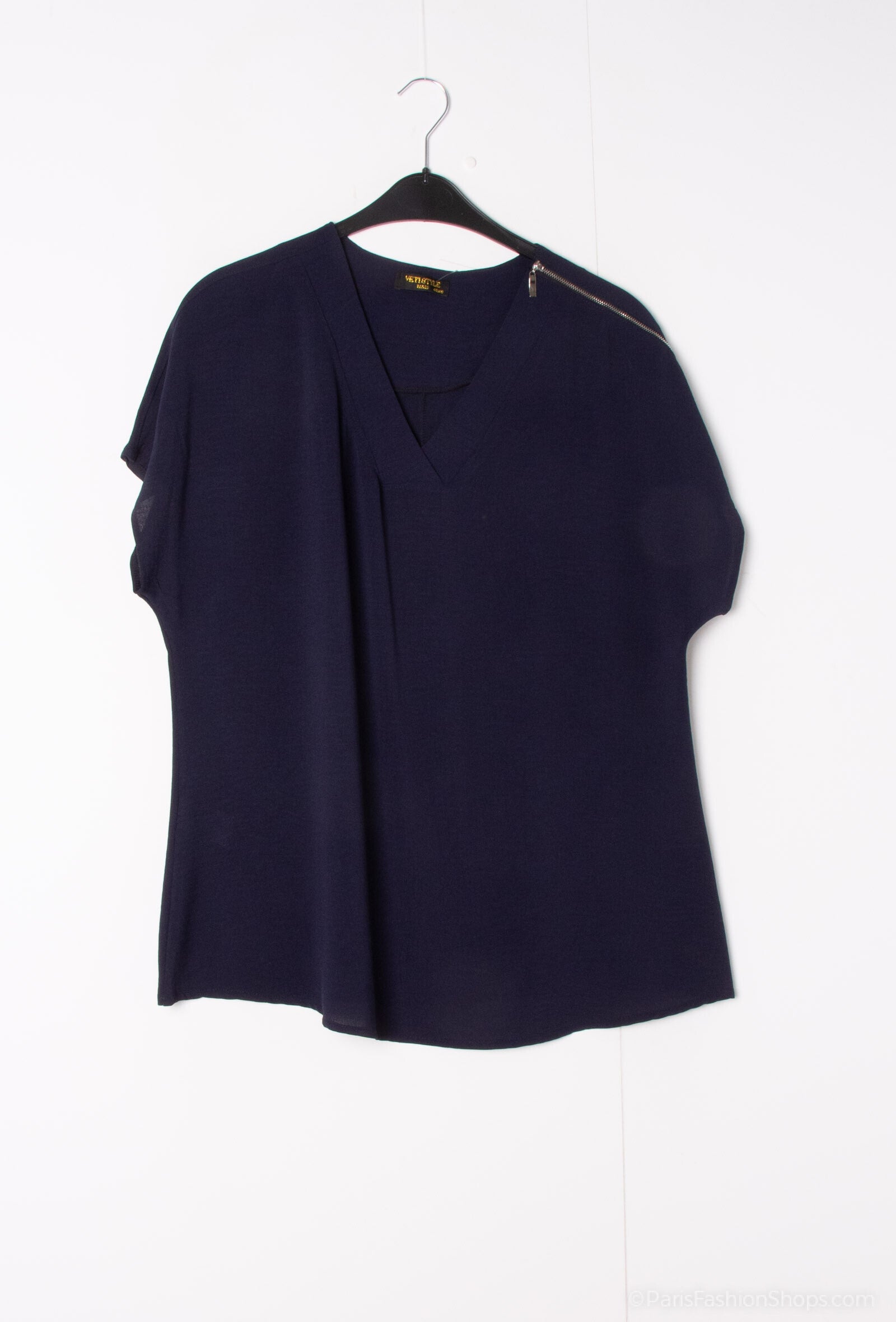 Plus Size Blouse there is zips on shoulder