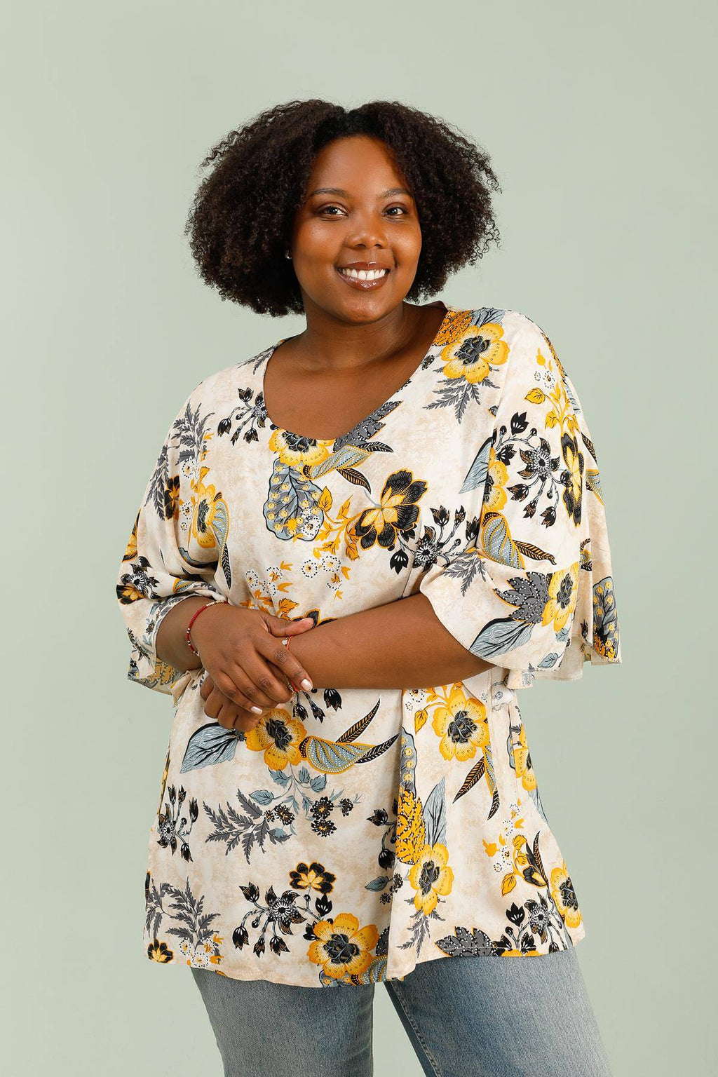 Blouse printed with V-neck and bat handles i Stor Storlek