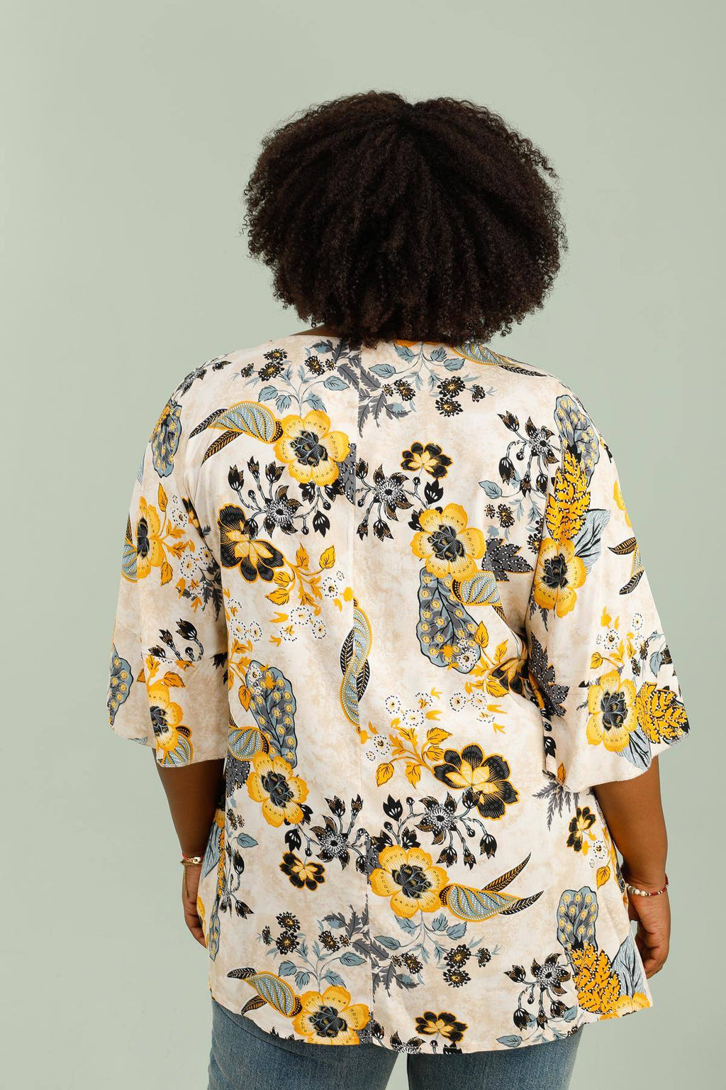 Blus med tryck, V-ringad och batwingärmar i Stor Storlek