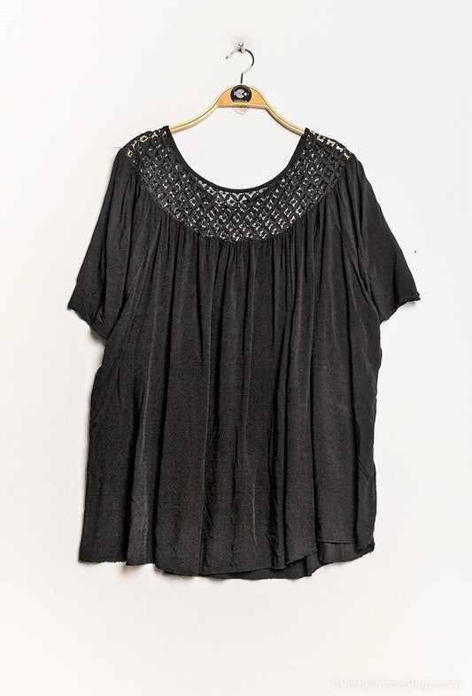 Plus Size Light viscose blouse with lace collar