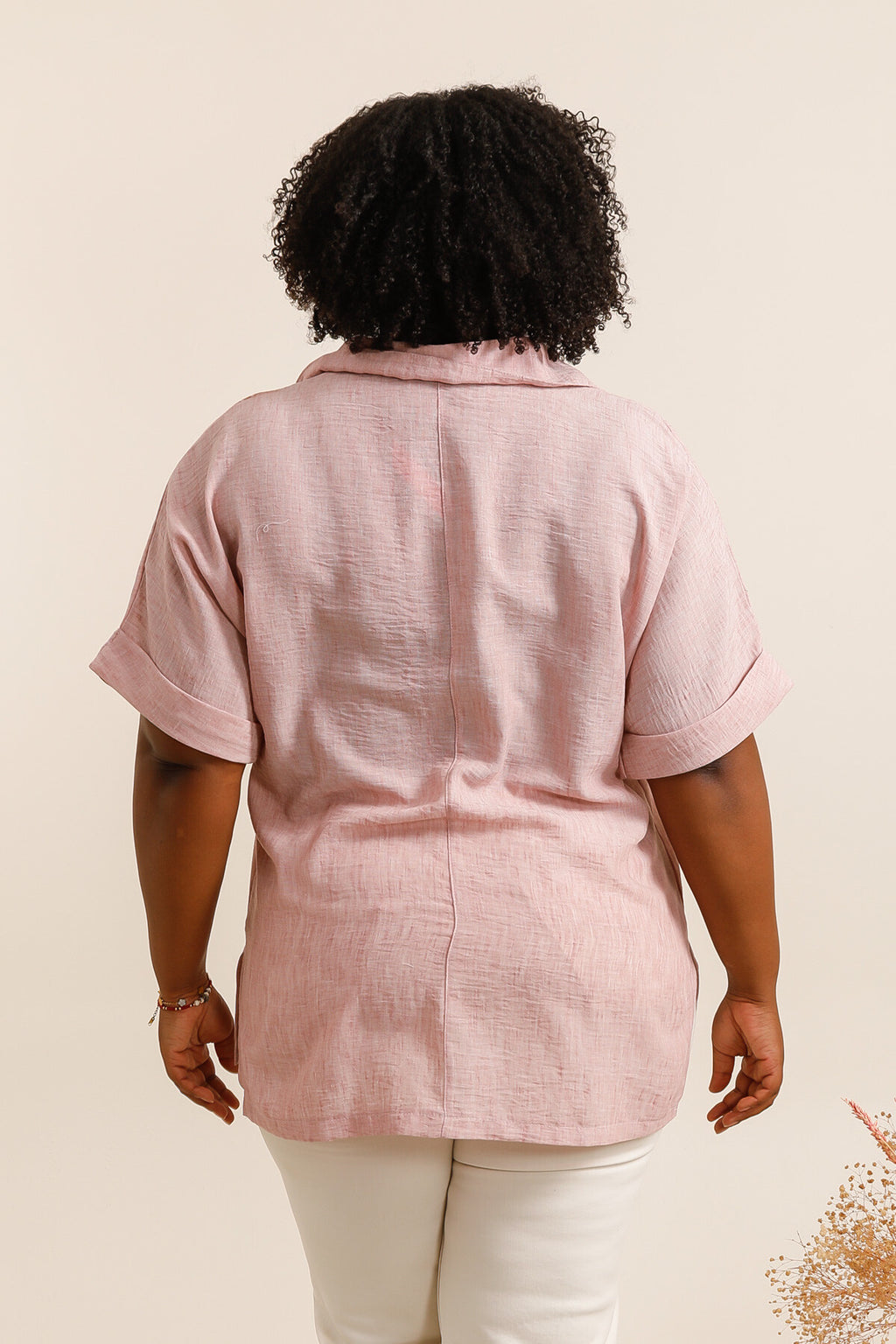 Blusar i stora storlekar av linne