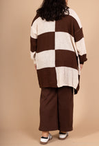 Lång rutigt stickad cardigan i storlek 40 till 56