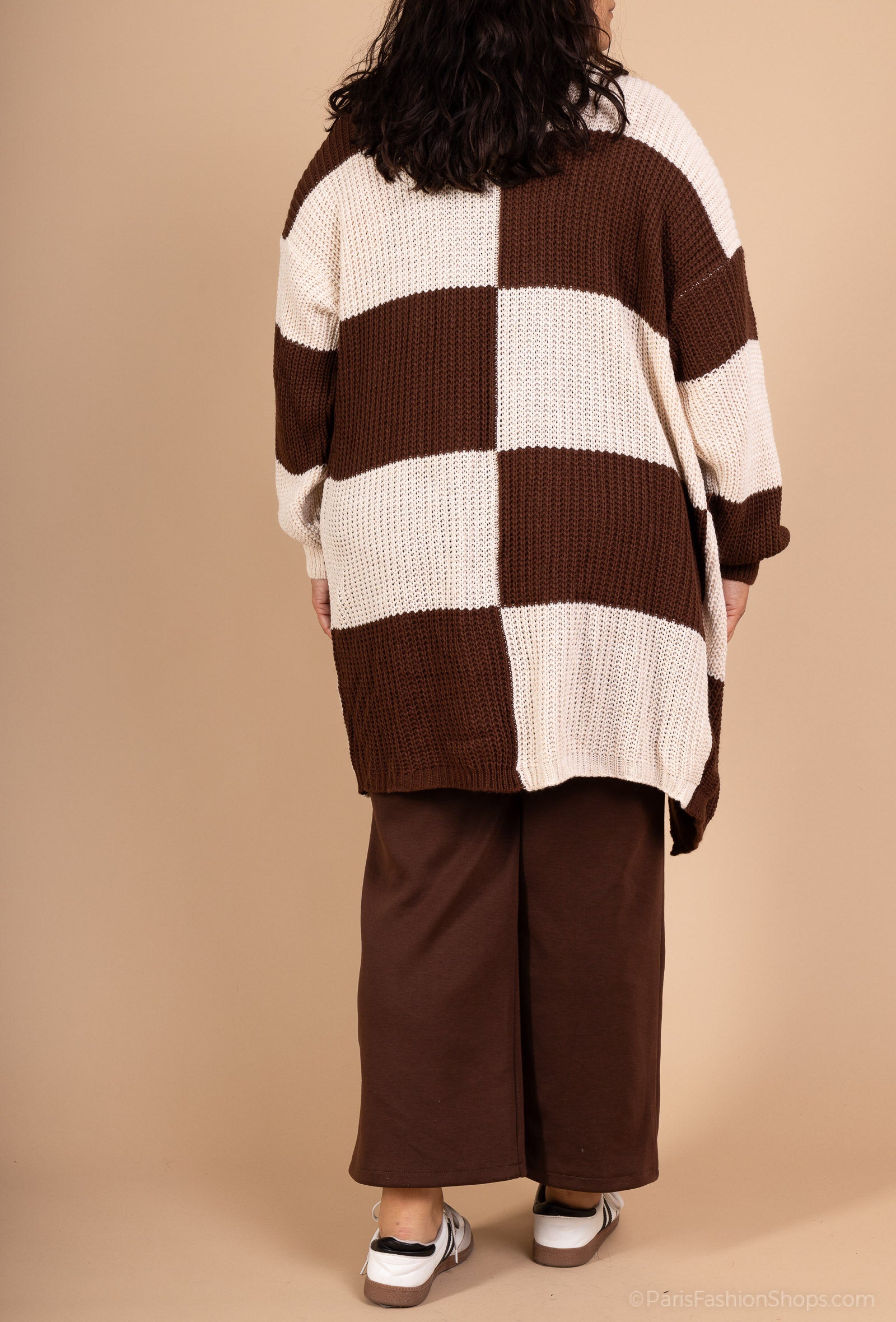 Lång rutigt stickad cardigan i storlek 40 till 56