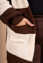 Lång rutigt stickad cardigan i storlek 40 till 56