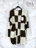 Lång rutigt stickad cardigan i storlek 40 till 56