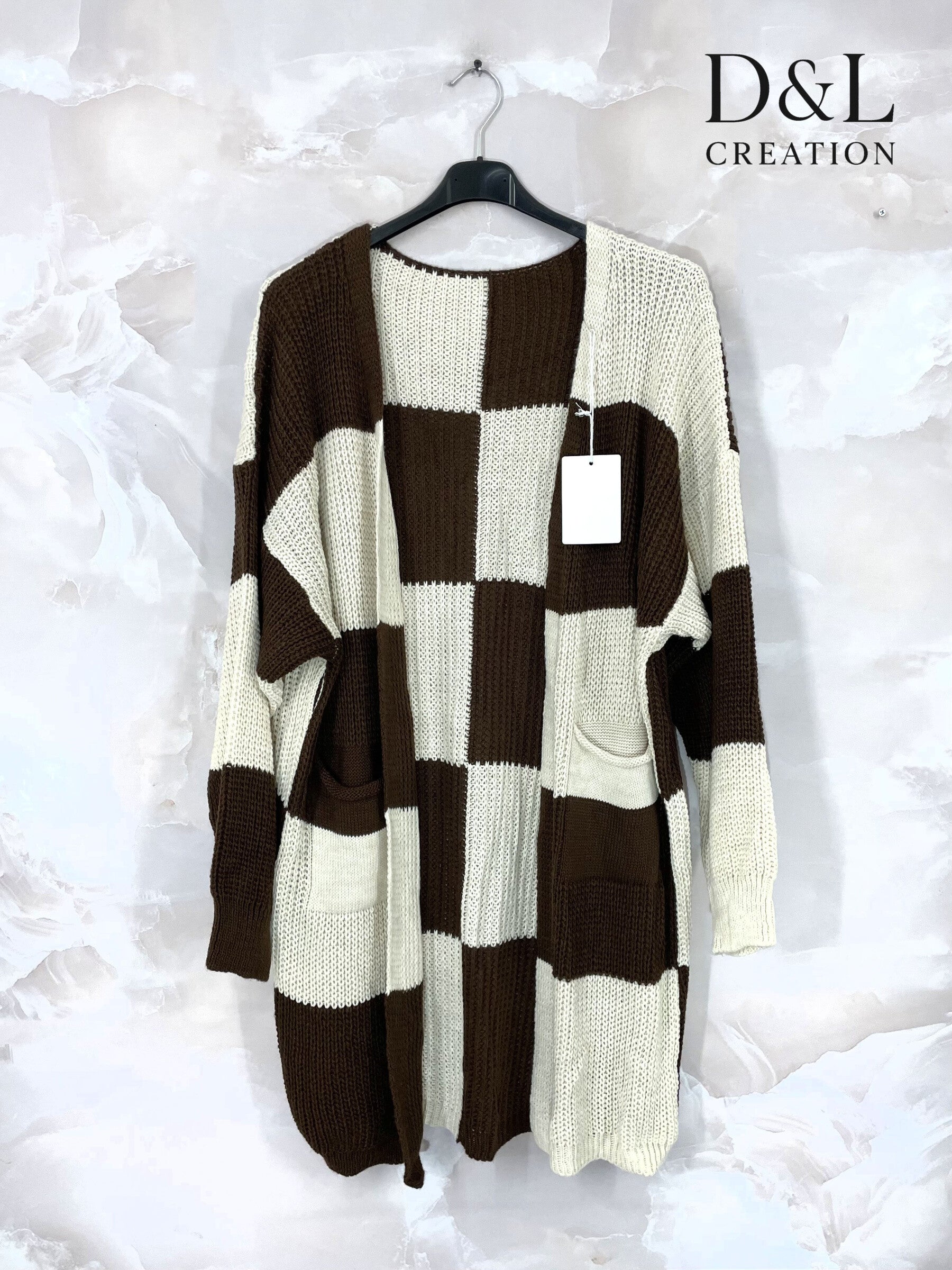 Lång rutigt stickad cardigan i storlek 40 till 56