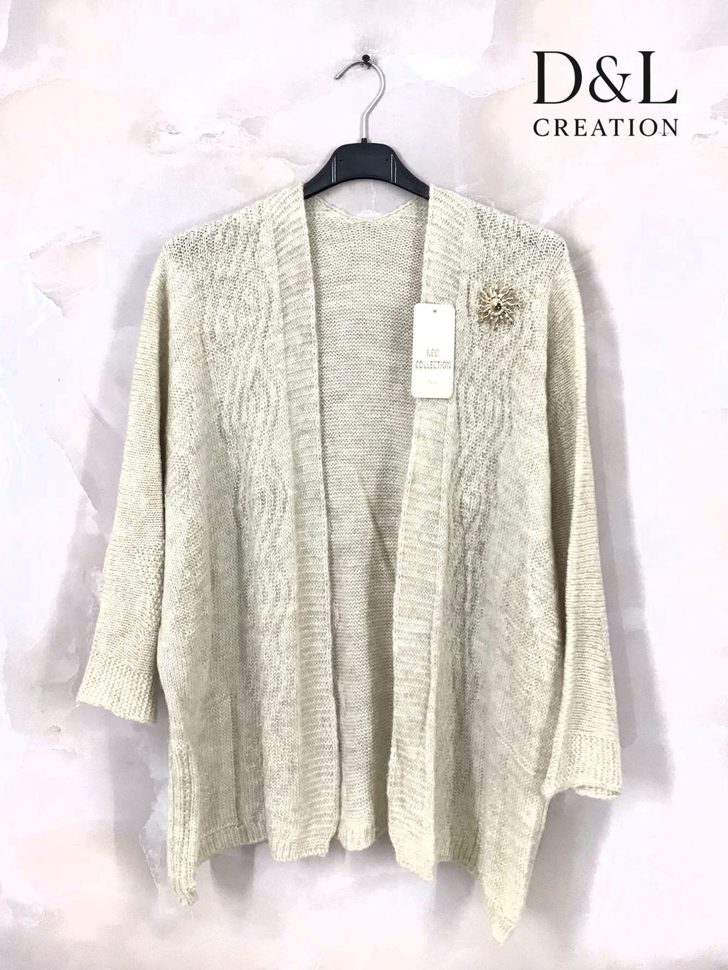 Open-knit cardigan with sun brooch sizes 38 to 52 i Stor Storlek