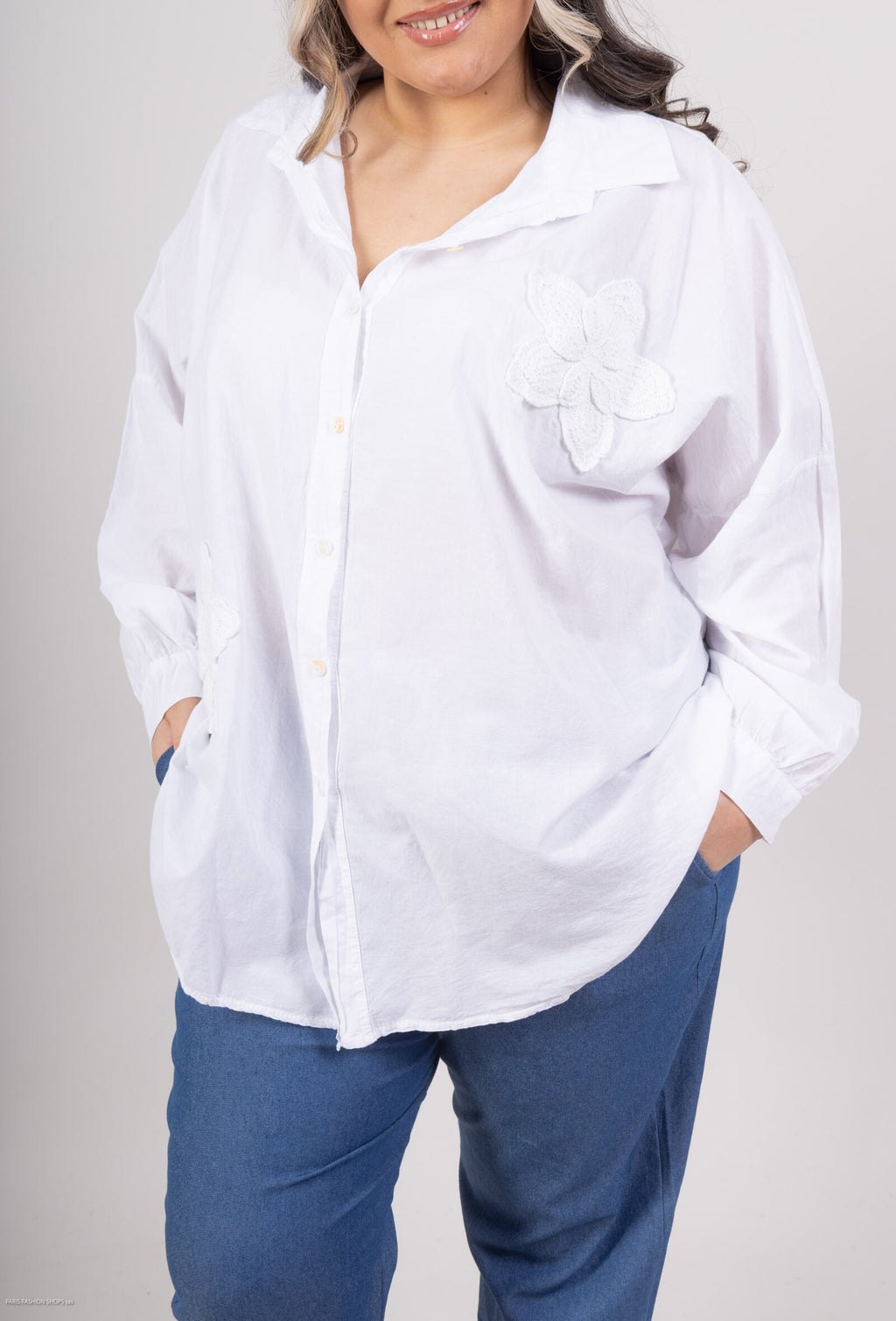 Bomullskjorta med Stora Broderade Blommor i Stor Storlek