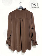 Fluffig och mjuk tjock satinblus med volanger, storlekar 38 till 50 i Stor Storlek