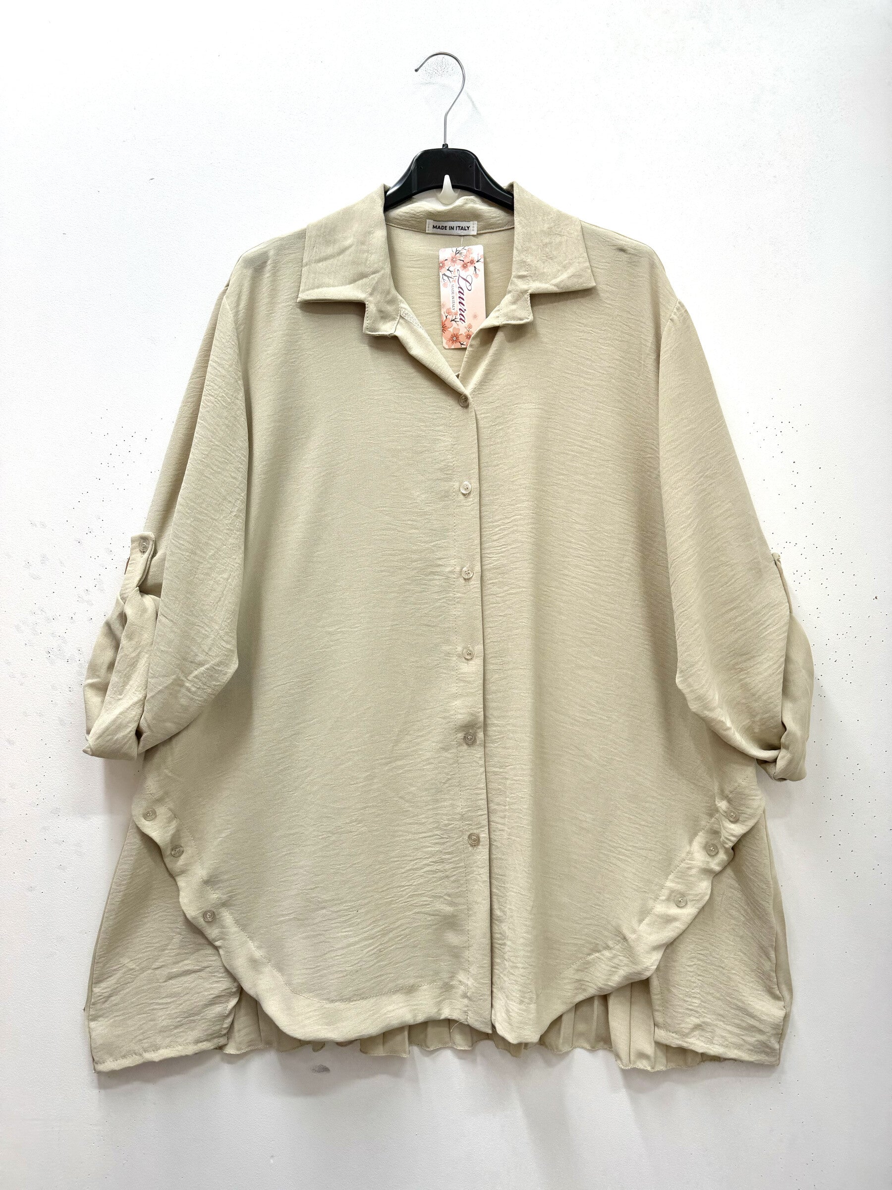 Flowy shirt with pleated back i Plus Size