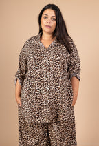 Flödande leopardblus i Plus Size