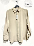 Flödande och mjuk tjock satinblus med dolda knappar, stl T38 till T46