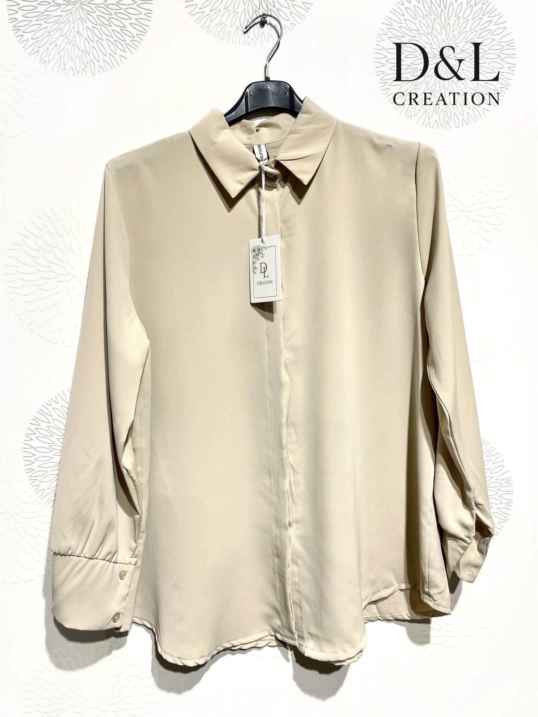 Flödande och mjuk tjock satinblus med dolda knappar, stl T38 till T46