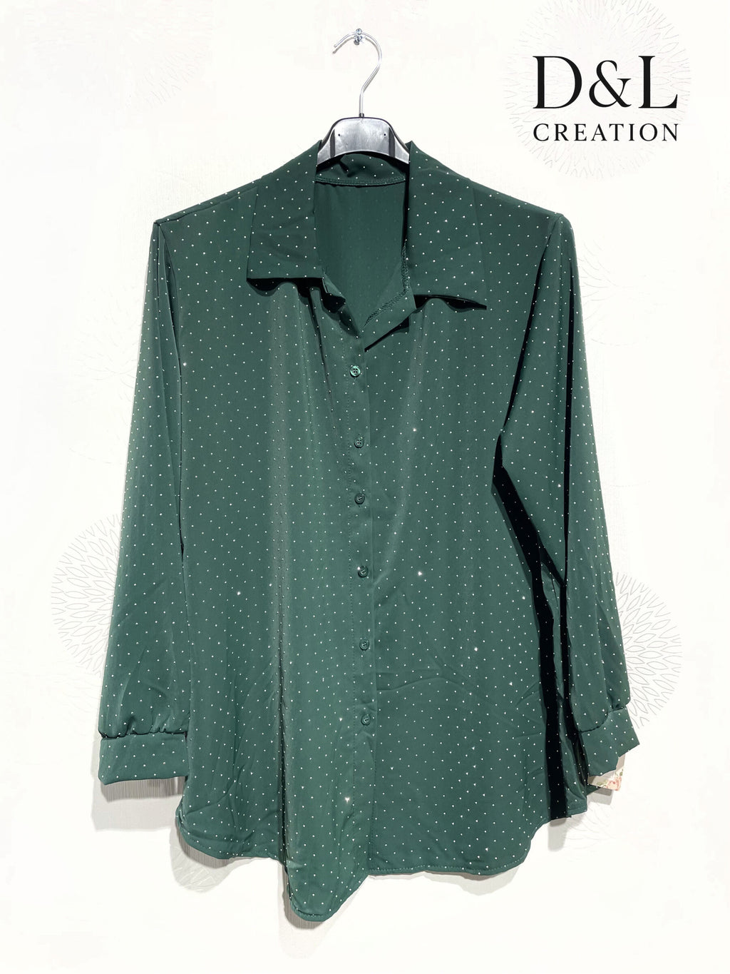 Satin shirt with rhinestones sizes 38 to 48 i Stor Storlek