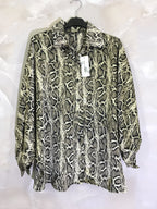 Plus Size Léopard / python printed satin shirt