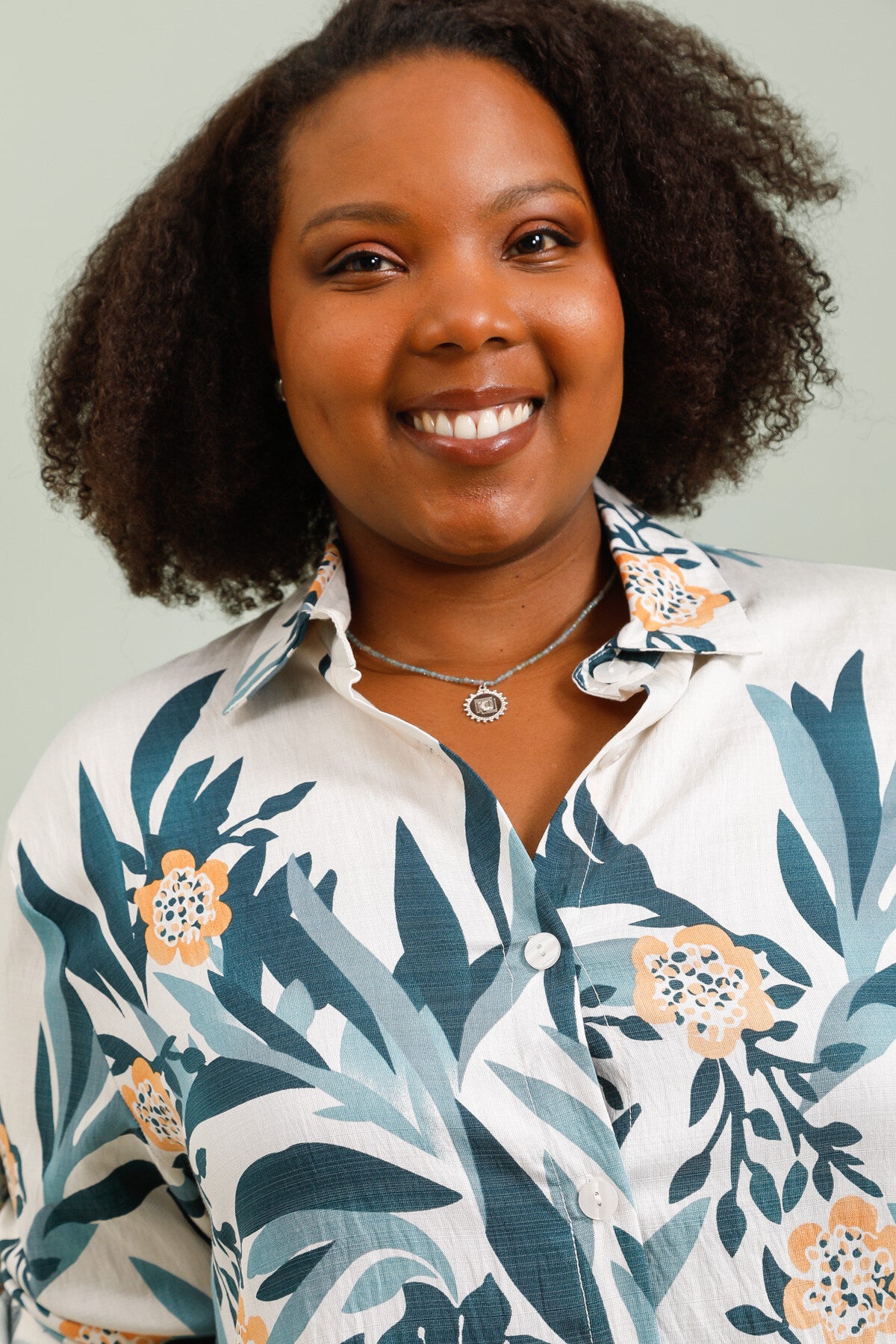 Blommönstrade skjortor för vår och sommar i stor storlek