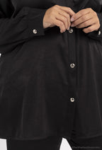 Plus Size Satin Skjorta med Knappning
