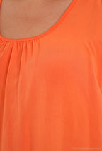 Plus Size Tank Top med Spetsbakgrund och Fjärils Mönster