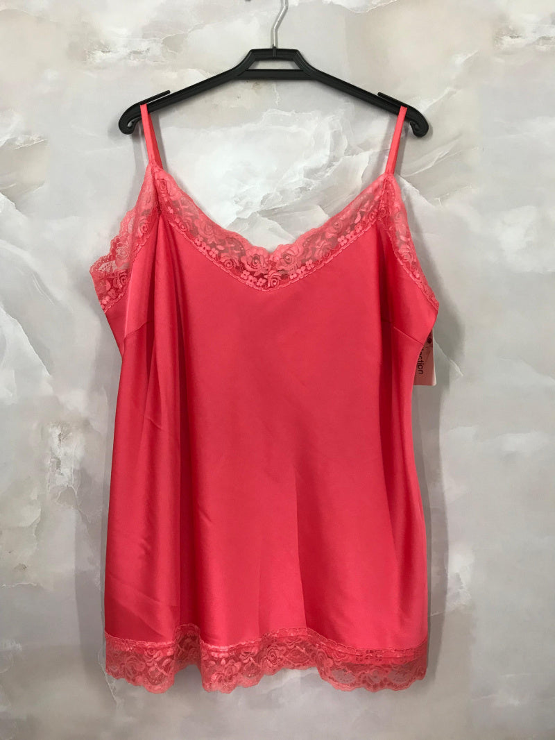 Plus Size Satin tank top with lace