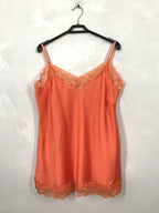 Plus Size Satin Tank Top med Spets
