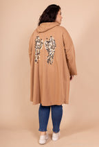 Long cotton cardigan with wing print on the back i Stor Storlek