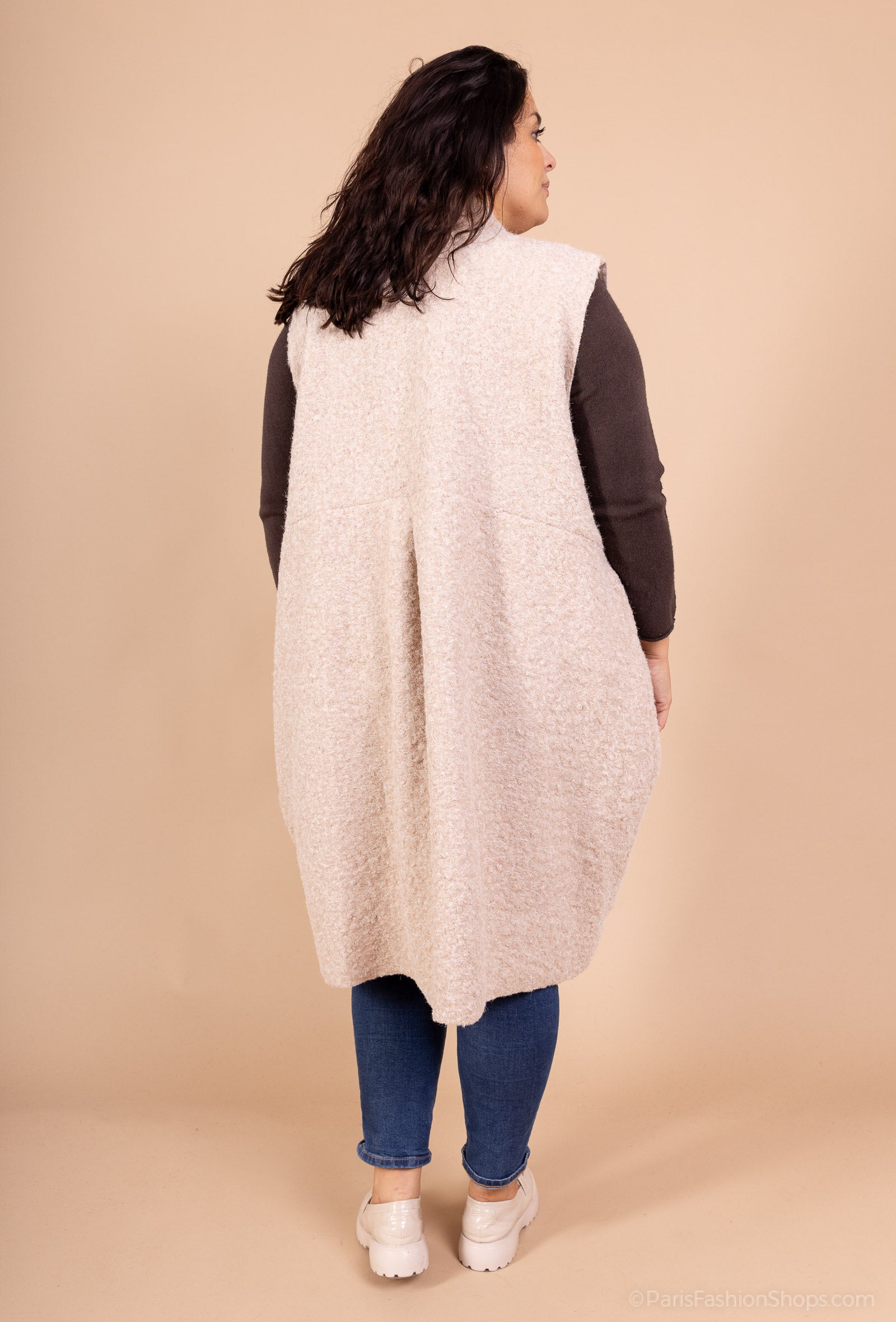 Lång kappa i mjuk kokt ull i Stor Storlek