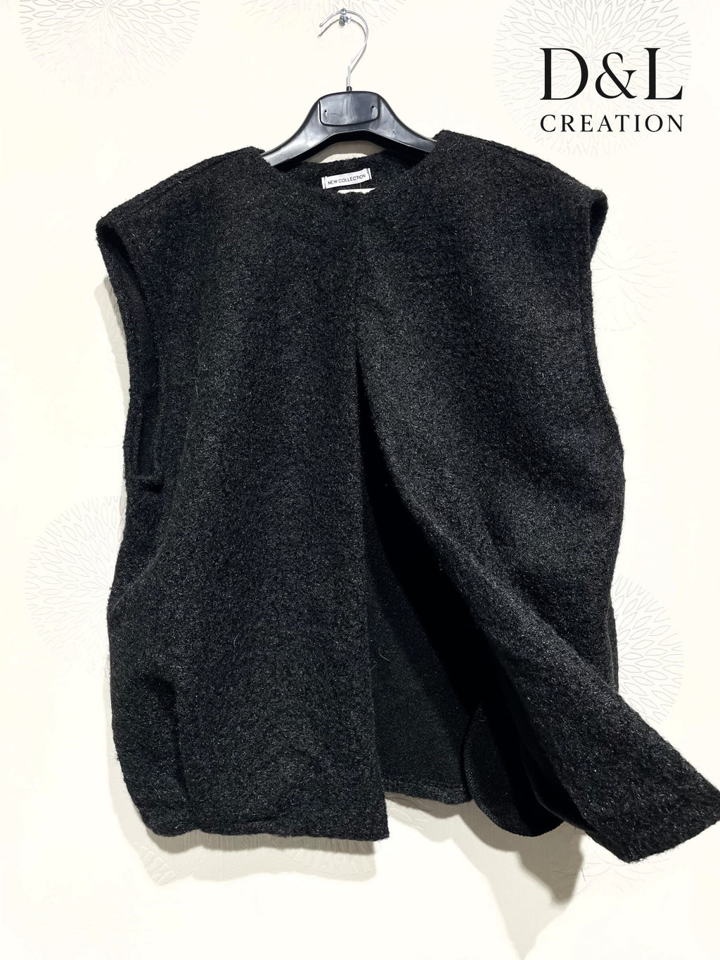 Sleeveless vest with pockets sizes 10 to 18 Stora Storlekar