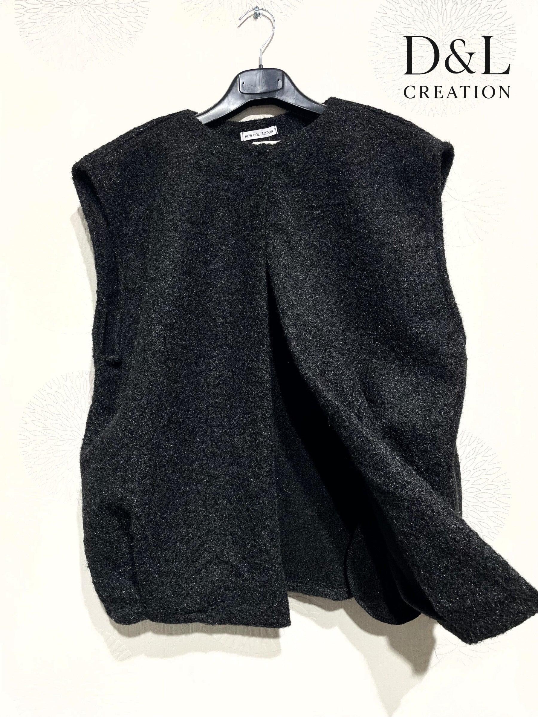 Sleeveless vest with pockets sizes 10 to 18 Stora Storlekar