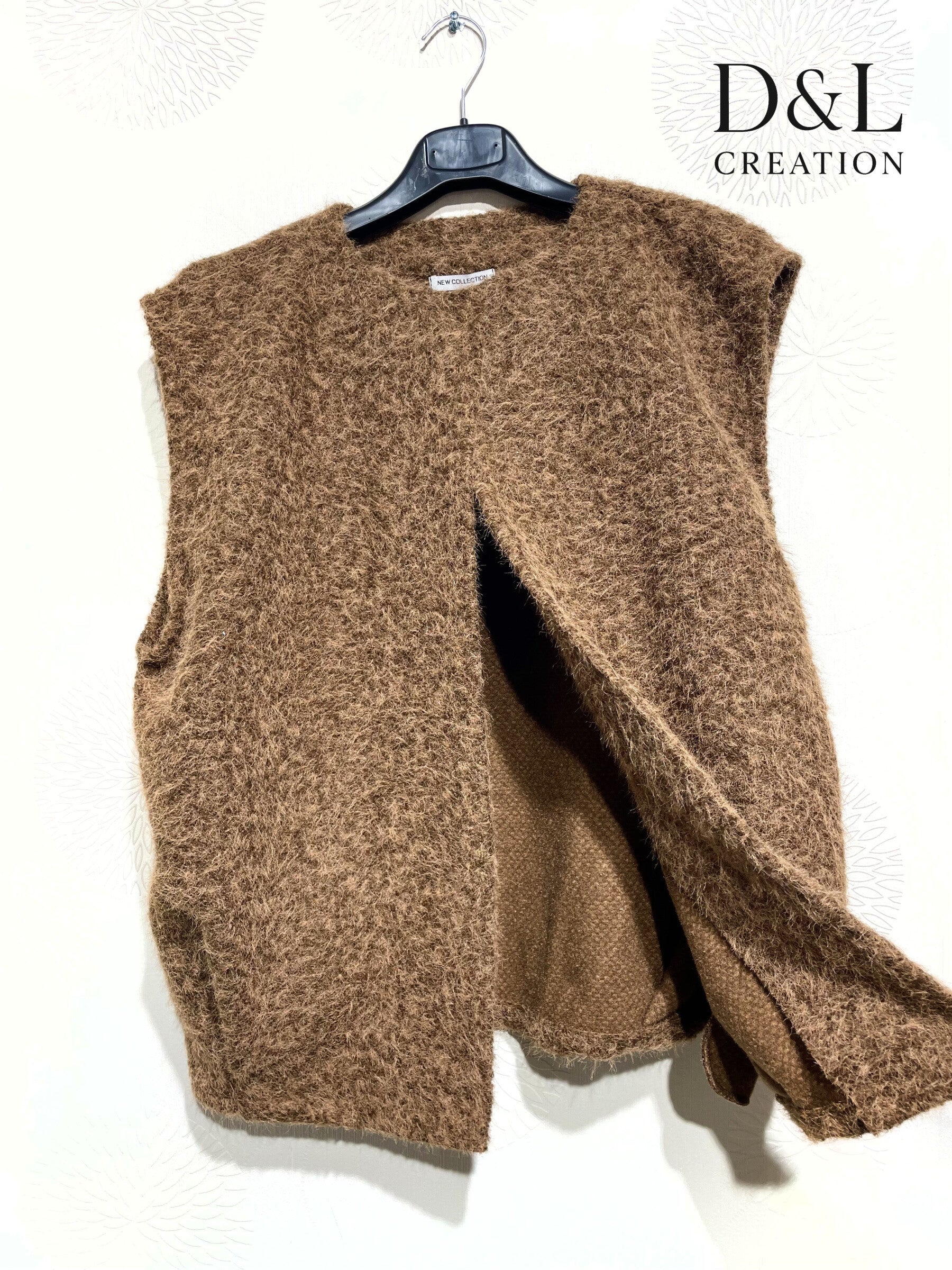 Sleeveless vest with pockets sizes 10 to 18 Stora Storlekar