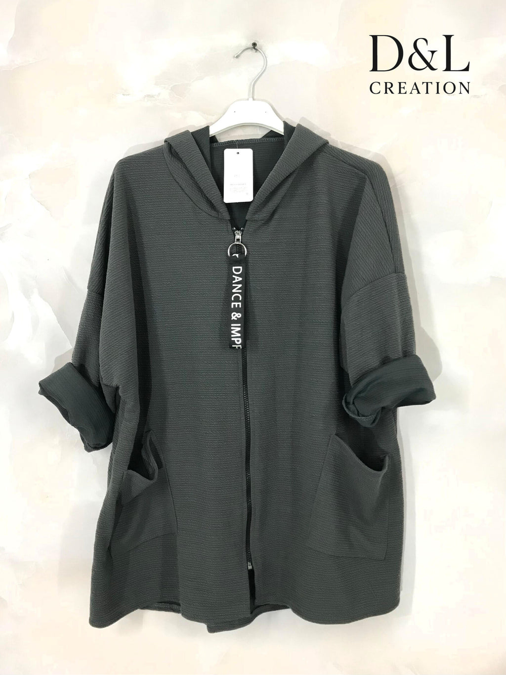 Plus-size sportswear vest with hood and pockets