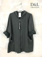 Plus-size sportswear vest with hood and pockets