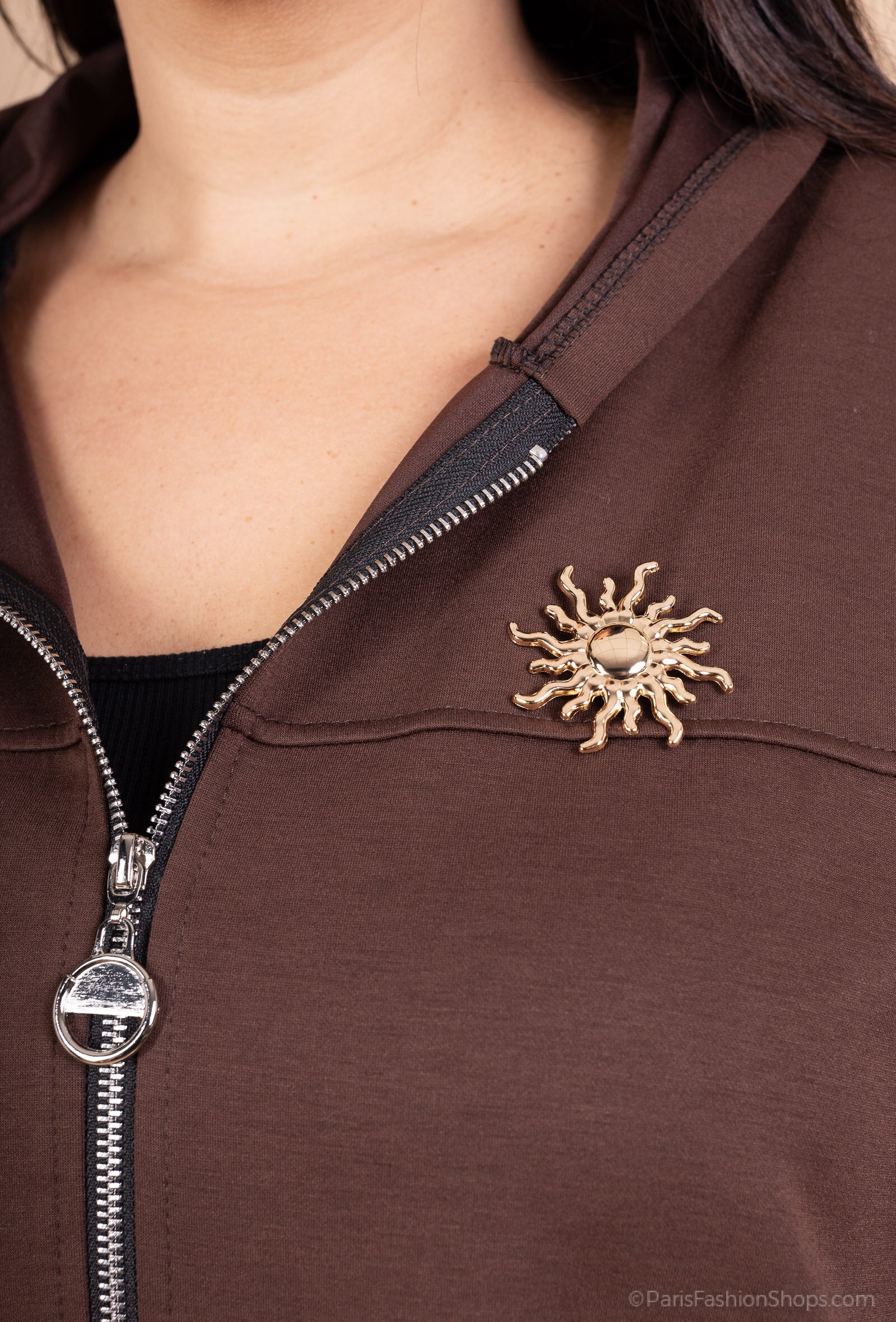 Mjuk plus-size sportjacka med solbrosch, storlekar T38 till T56