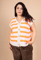 Colorful sleeveless knit vest sizes 38 to 50 i Stor Storlek