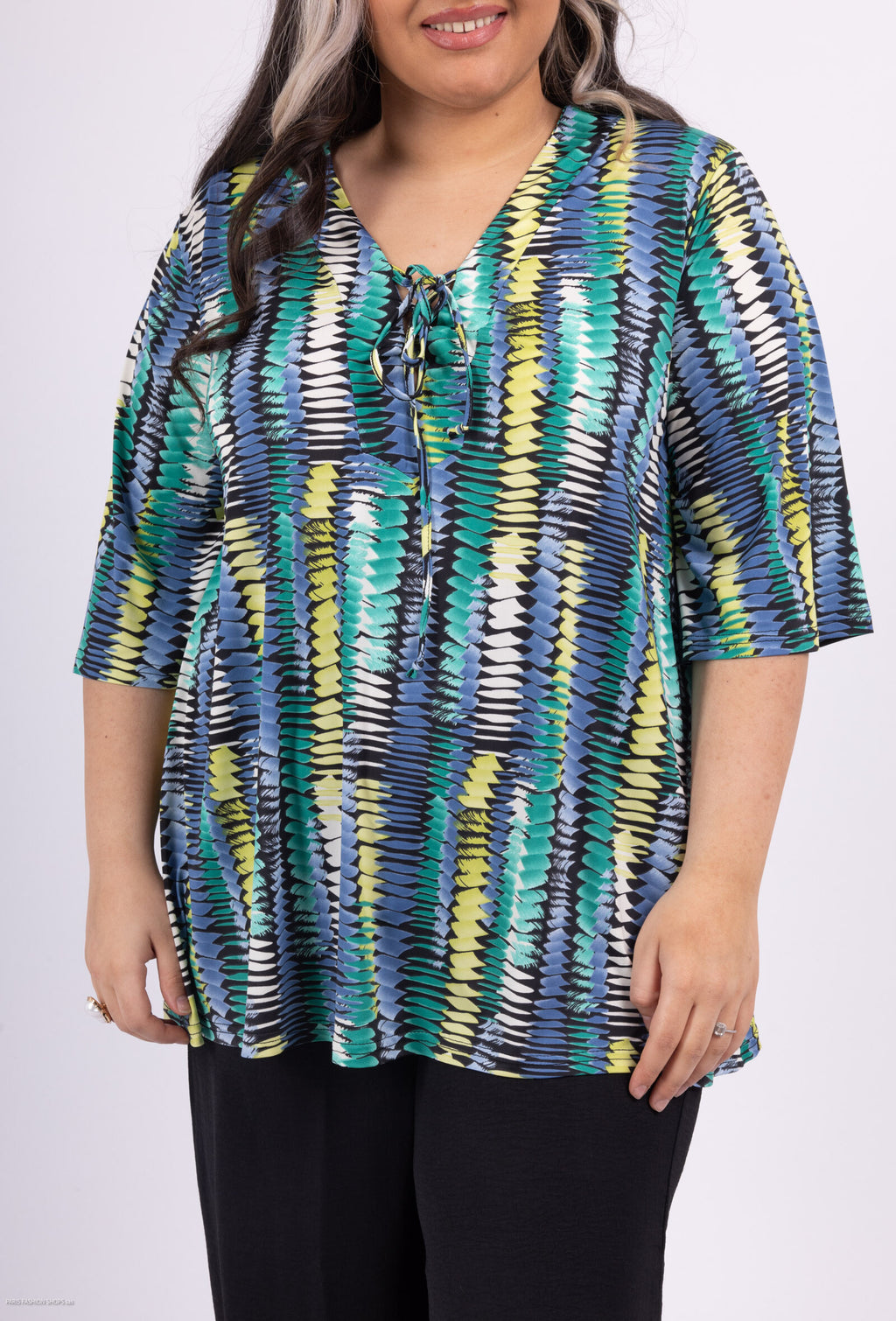 Plus Size V-ringad Blus med Tryck och Fluid Knut